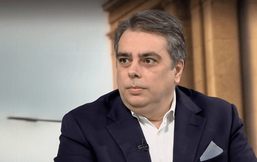 Асен Василев: Действията на Киселова са доста непремерени