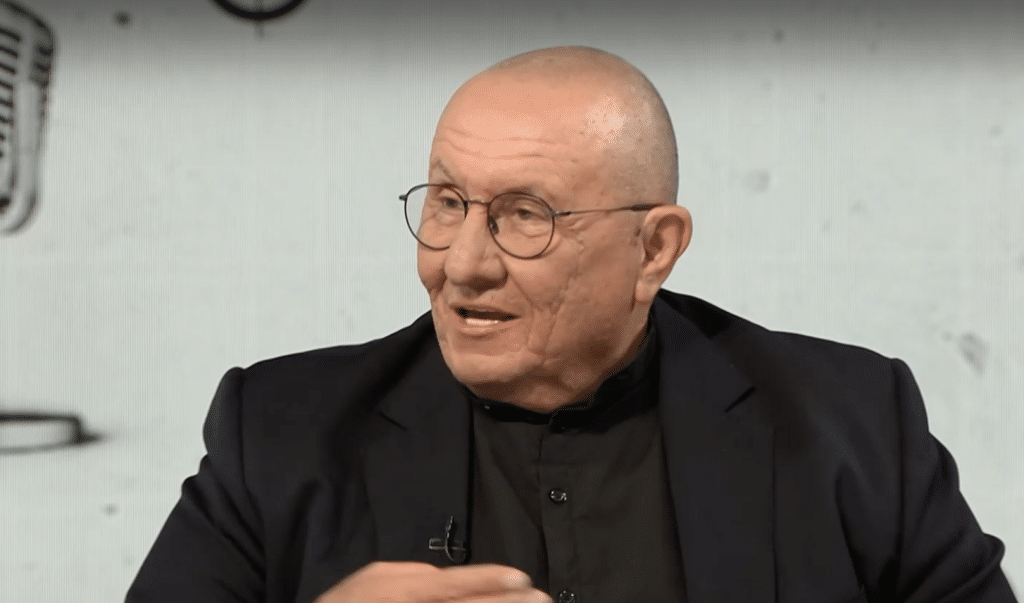 Димитър Туджаров – Шкумбата слиза от сцената и влиза в политиката