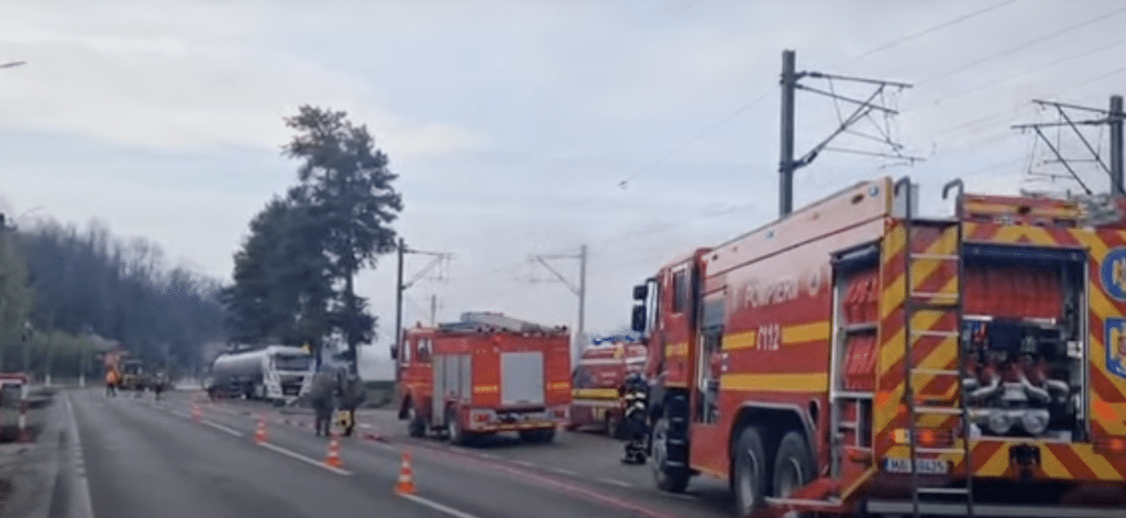 Теч на сярна киселина от цистерна блокира движението по румънската магистралата DN1