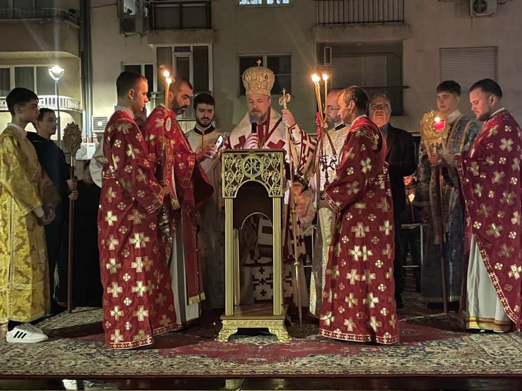 Хиляди русенци посрещнаха Възкресение Христово