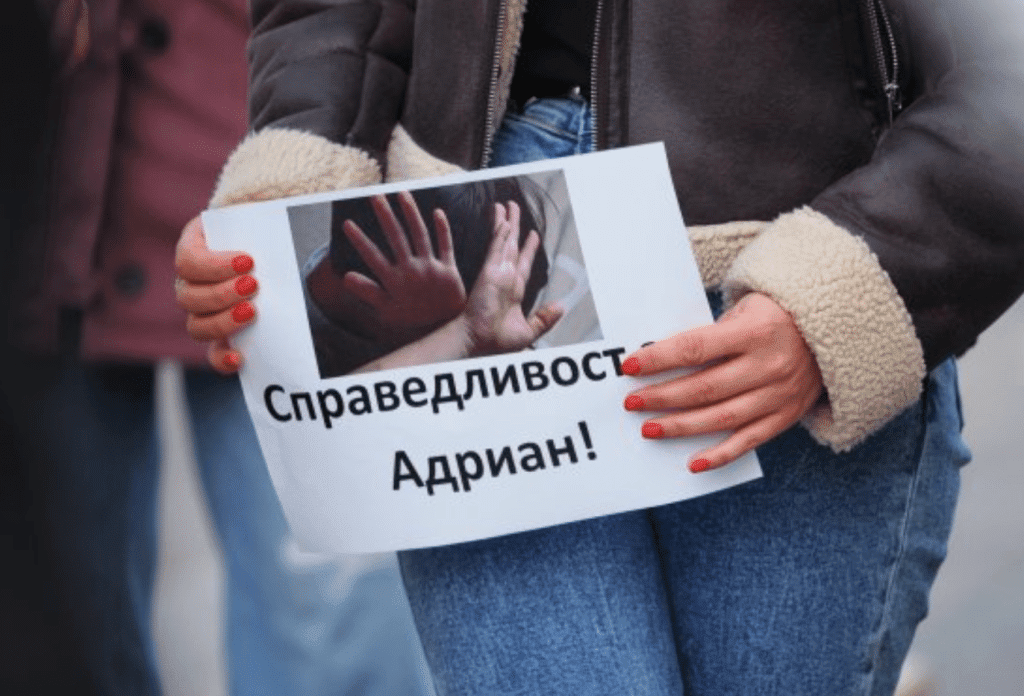 Делото за малтретирания Адриан от Пловдив тръгва отначало