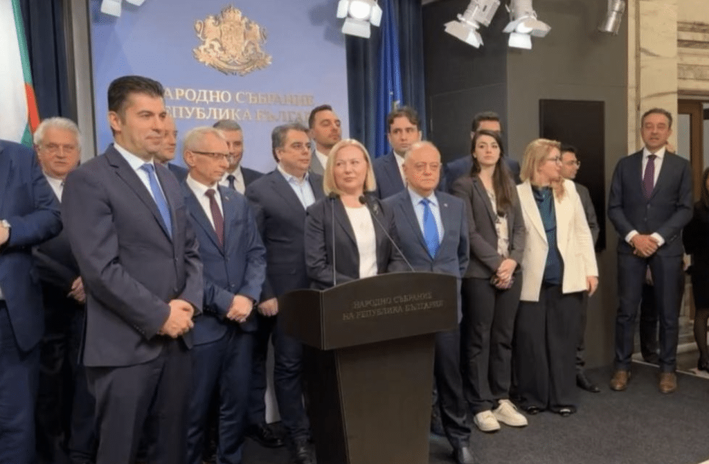 ПП-ДБ напуснаха залата: В този нелеп цирк няма да участваме!