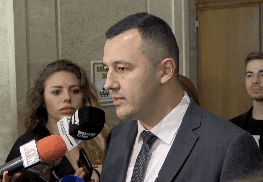 БСП предлага държавата да връща студентските кредите на завършилите млади семейства с две деца