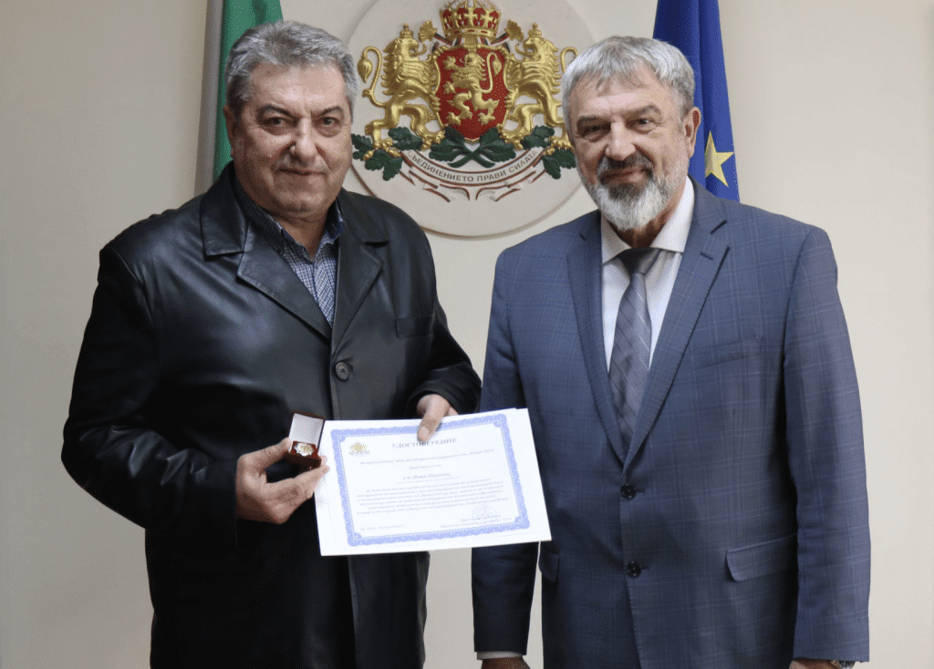 Директорът на УМБАЛ болница „Канев“ Иван Иванов бе отличен със знака на областния управител