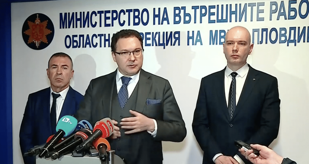Митов: Качеството на пътната настилка и дисциплината на пътя са най-важни