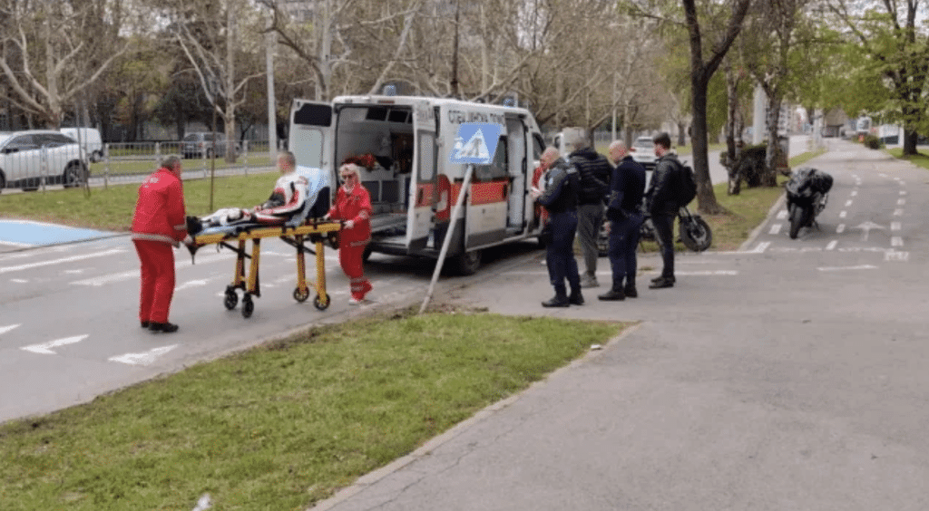 Моторист пострада, след като се блъсна в пътен знак в Русе