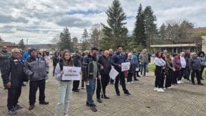 Проблемът с каменната кариера в село Острица: Опасения за водата и бъдещето на селото