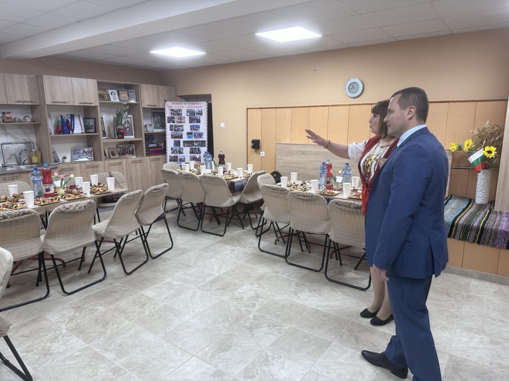 Новото помещение на Пенсионерски клуб „Калина“ бе открито от кмета Пенчо Милков