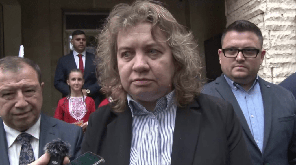 Киселова: Така, както беше представен въпросът за референдума за еврото – е спорен