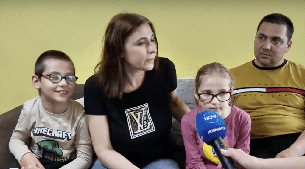 Криси и Вики имат нужда от помощ, за да проходят