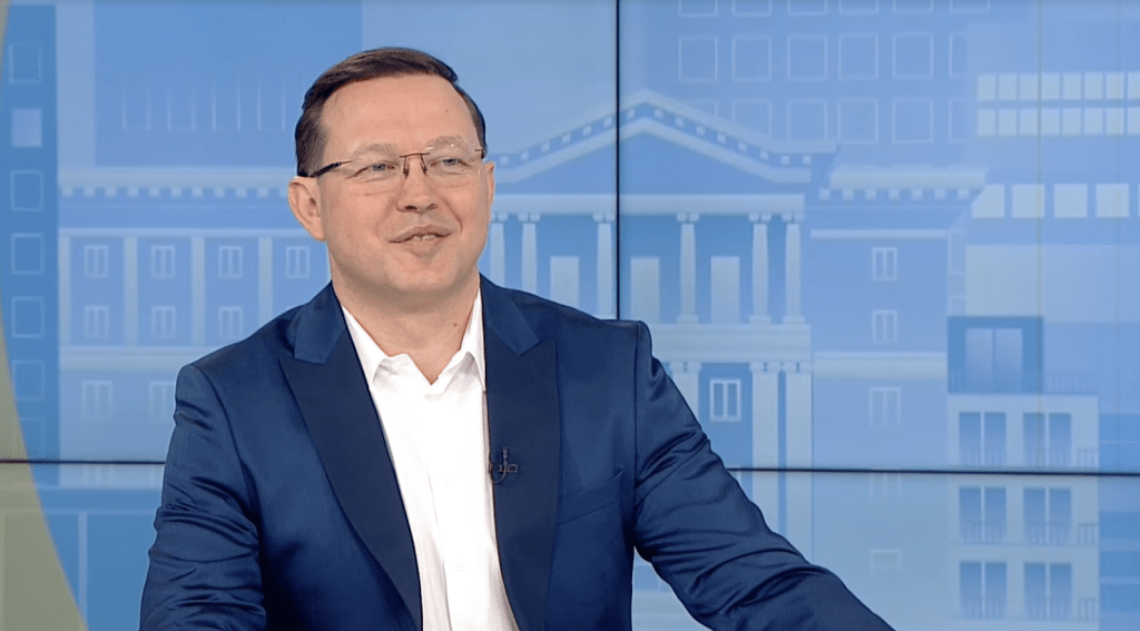 Д-р Благомир Здравков: Свободното сърфиране на подрастващите в интернет е токсично