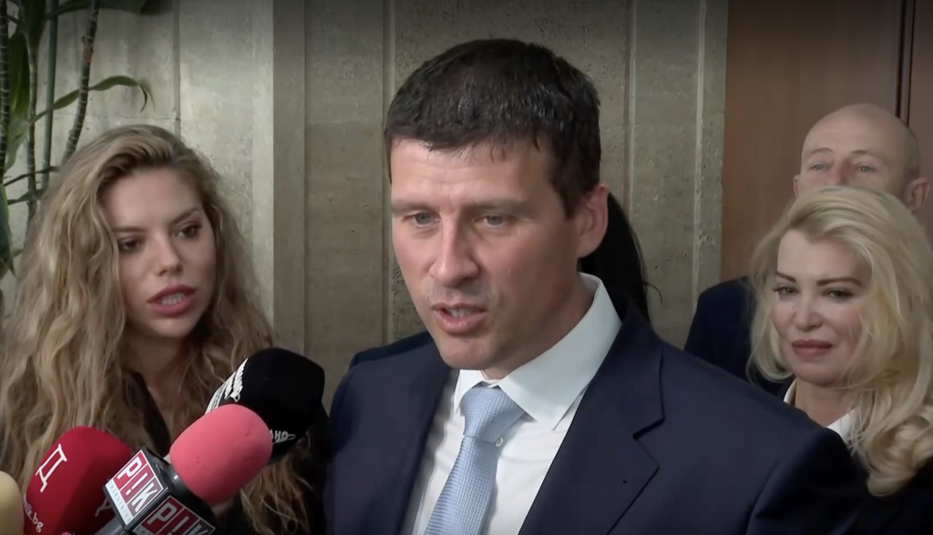 Михайлов: Ние сме в диктатура, всичко това е цирк