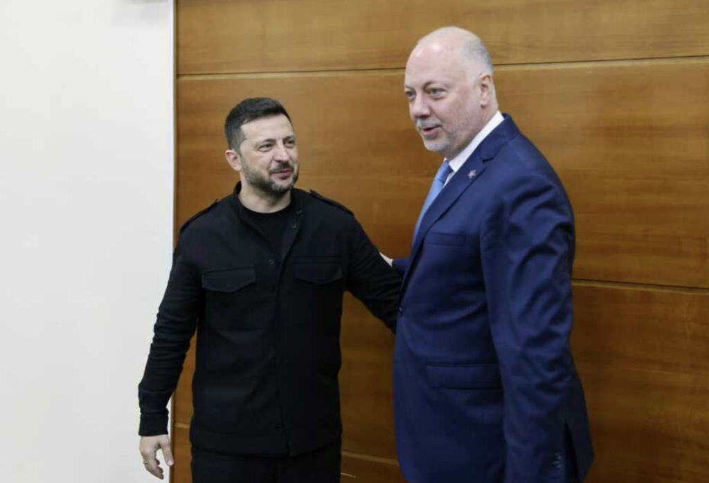 Зеленски покани Росен Желязков на среща на върха
