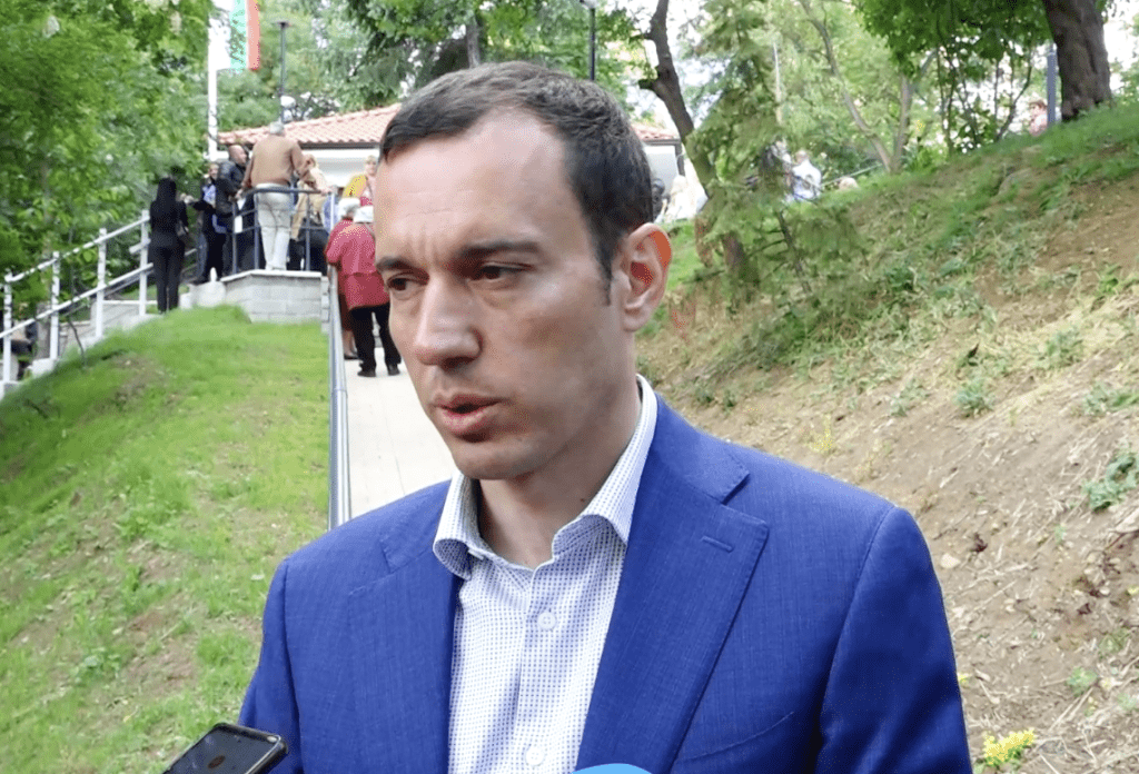 Терзиев: Нямам повод да си говоря с хора, които държат за заложници цял един град