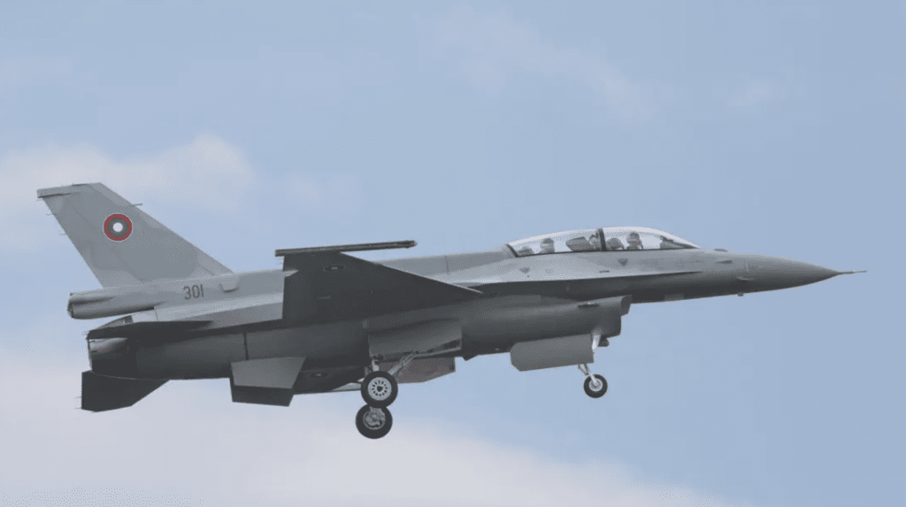 Новият F-16 направи първи полет във въздушно ни пространство