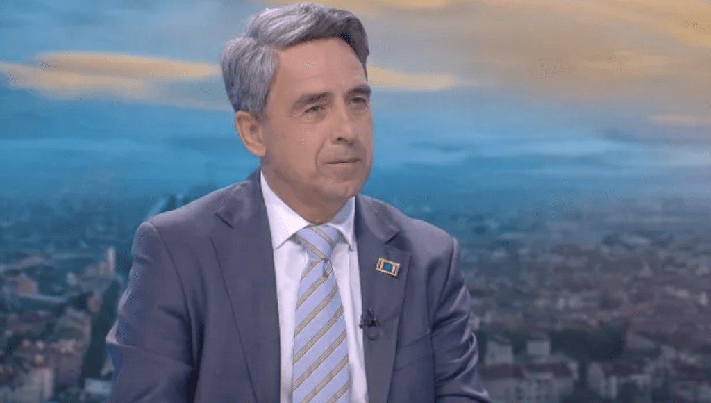 Плевнелиев: Радев е спирачка и тежък популист