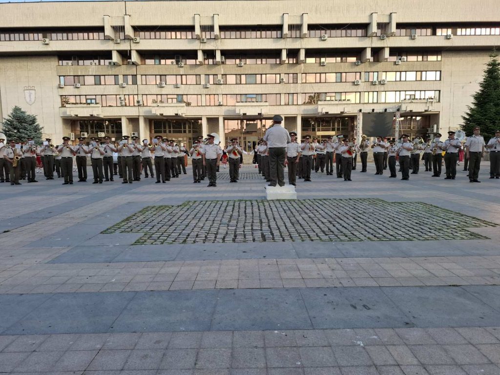 Четири духови оркестъра от Сухопътните войски на РБ изнесоха богата концертна програма