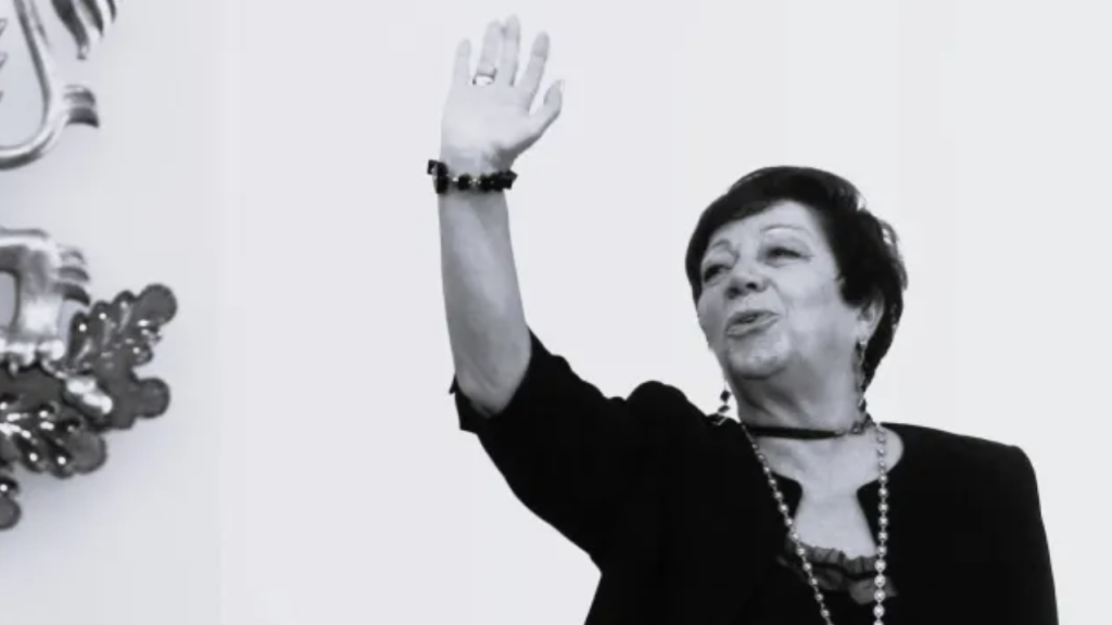 Почина писателката и издателка Божана Апостолова
