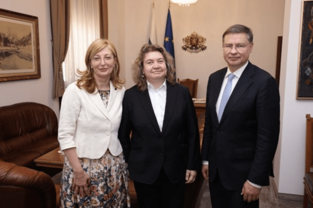 Киселова се срещна с еврокомисарите Валдис Домбровскис и Екатерина Захариева