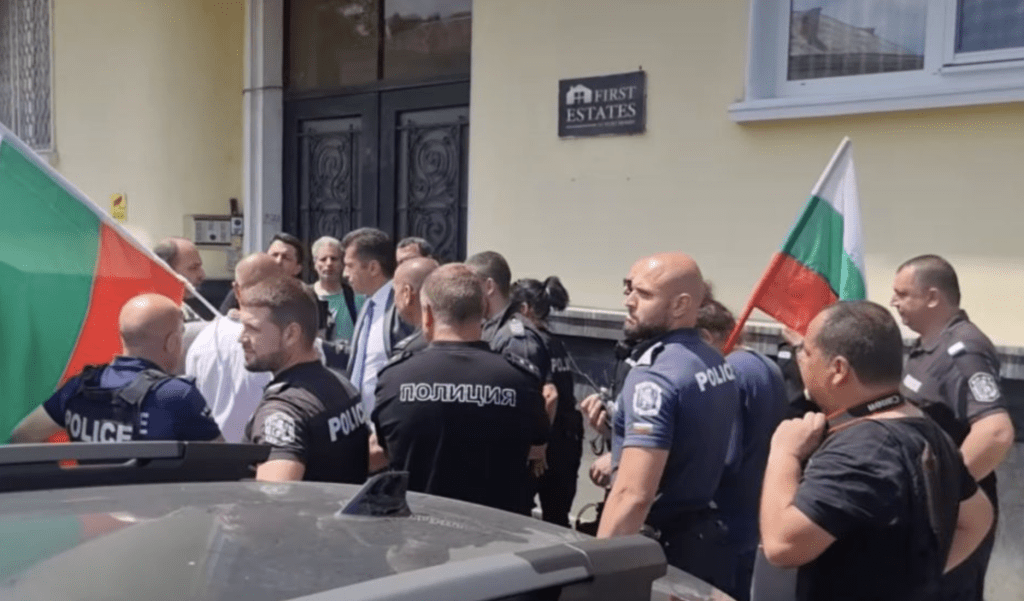 Даниел Митов за Кирил Петков: Нямаше да говори с протестиращите, ако нямаше полицаи