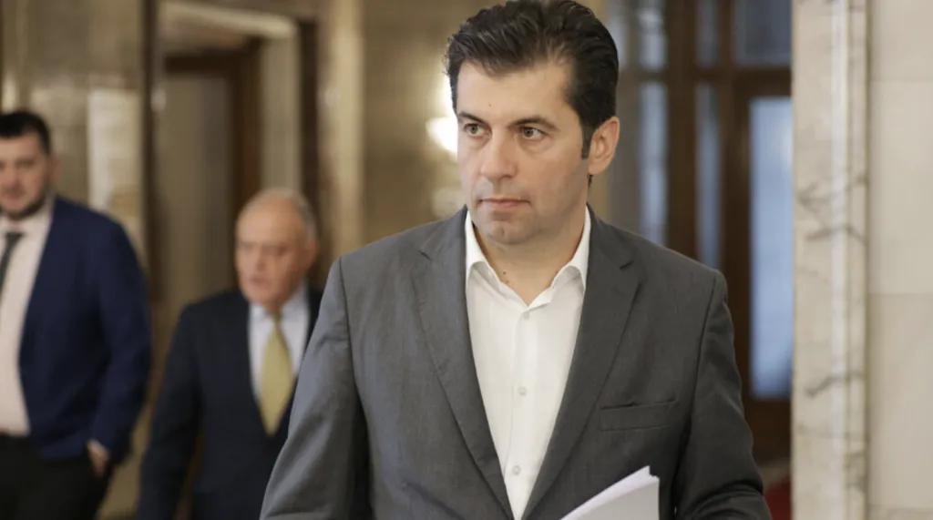 Кирил Петков се яви в СГС по дело за длъжностни престъпления