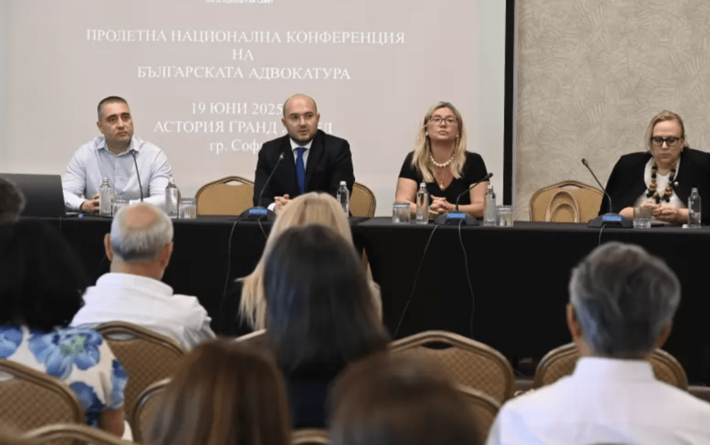 Адвокатите прекратяват ефективната си стачка