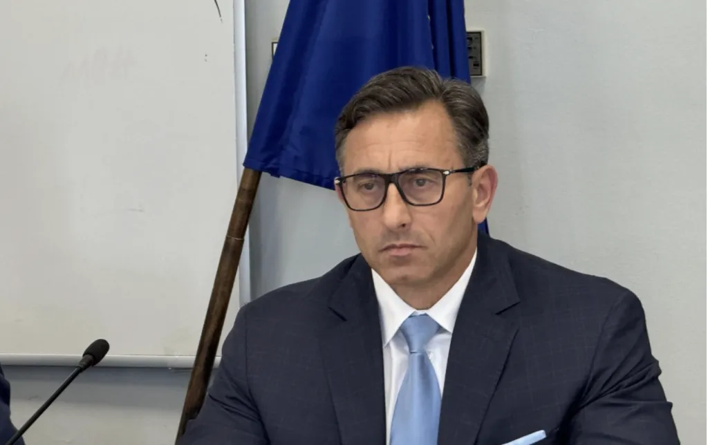 НС обсъжда орязване на правомощията на особения търговски управител на „Лукойл“ у нас