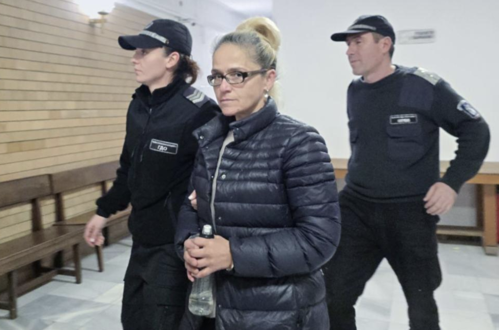Протест в подкрепа на Десислава Иванчева пред Президентството