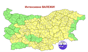 Температурите падат, жълт код за интензивни валежи