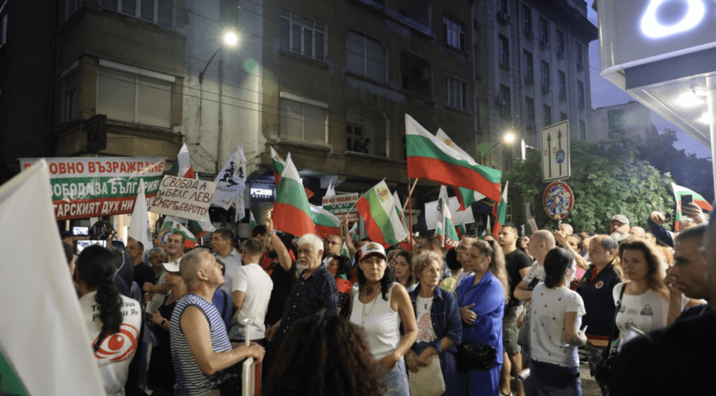 Протестиращите срещу еврото настояха за оставка на кабинета