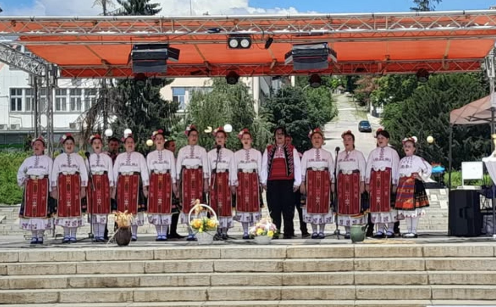 Русенският фолклорен ансамбъл „Зорница“ с три награди от Национална среща в Попово