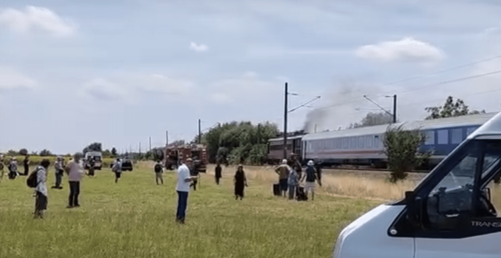 Запали се локомотив на влак, пътуващ от Варна към София