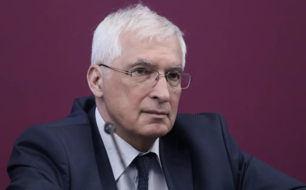 Проф. Боян Дуранкев: Кабинетът „Гюров“ е сглобка, а не работеща система