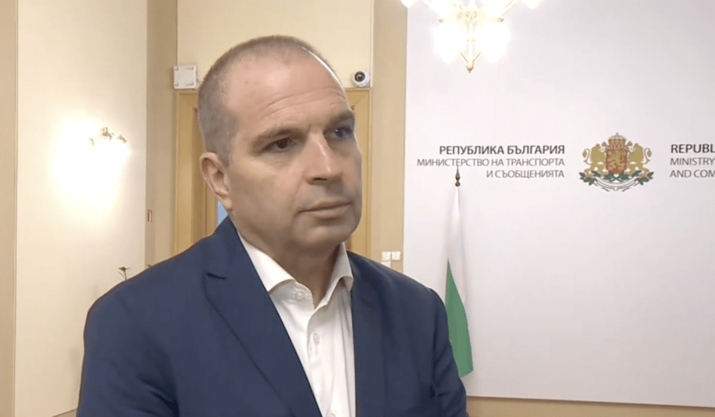 Караджов: С ръководството на БДЖ се качваме по влакове и ще следим за проблеми