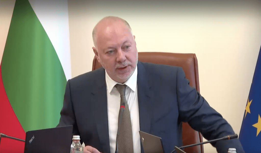 Желязков: Тол камерите да санкционират движението на коли в аварийната лента