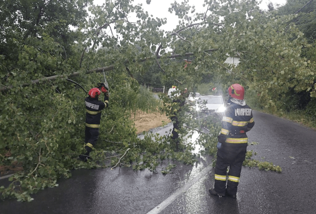 Летни бури нанесоха щети в 19 окръга на Румъния
