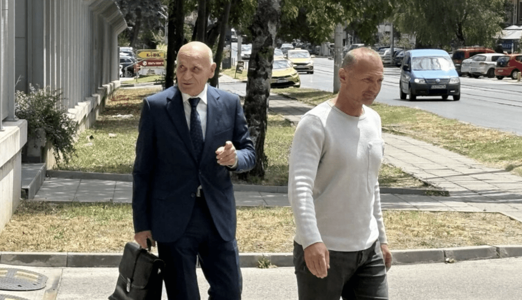 Бившият енериен министър Росен Христов се яви на разпит в КПК