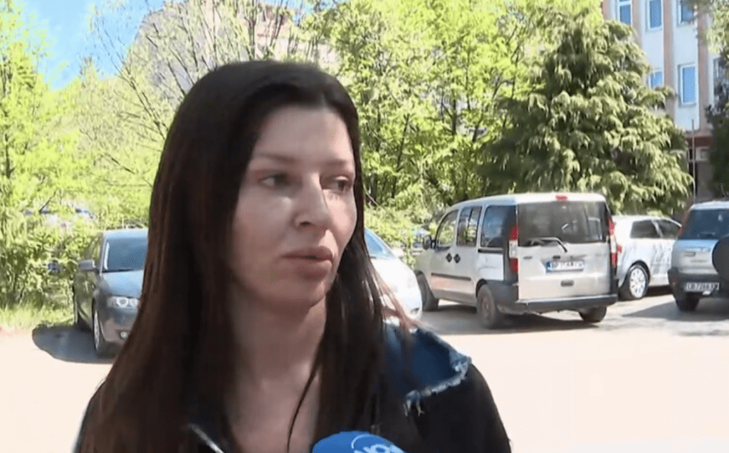 Фолкпевицата Дебора се изправя отново пред съда