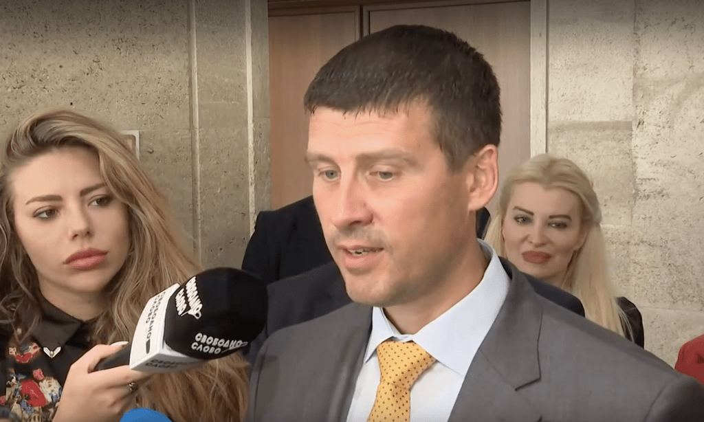 „Величие“ атакува кабинета пред КС