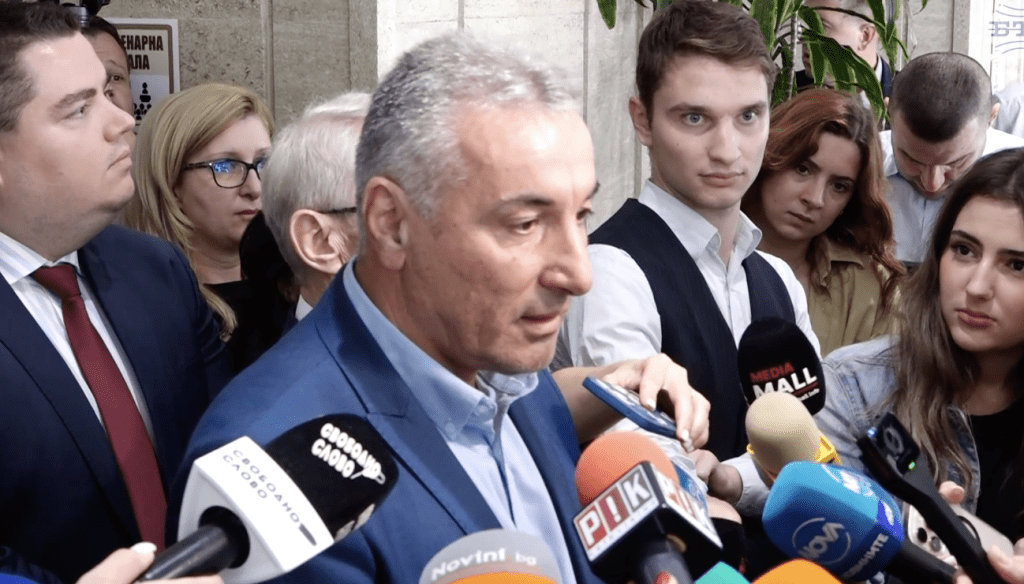 Депутат от ПП-ДБ заяви, че антикорупционната комисия го бърка с районен кмет на София