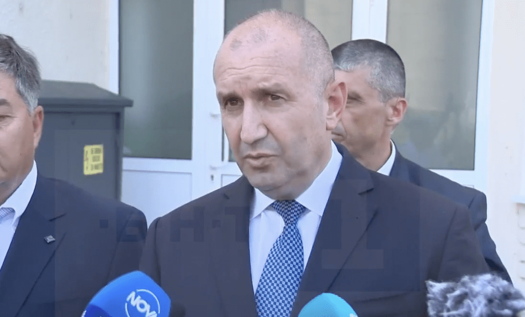 Радев: Видяхме как загубило легитимност и самосвалило се правителство продължава да консумира властта
