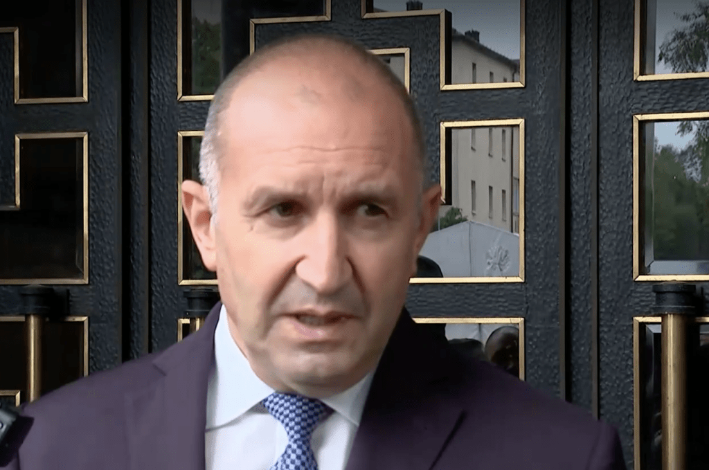 Администрацията на Радев обвини БНТ в цензура, телевизията отрича
