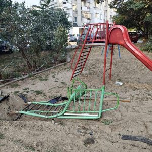 Пиян шофьор се вряза в детска площадка след гонка с полицията в София