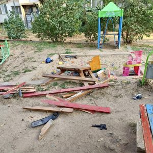 Пиян шофьор се вряза в детска площадка след гонка с полицията в София