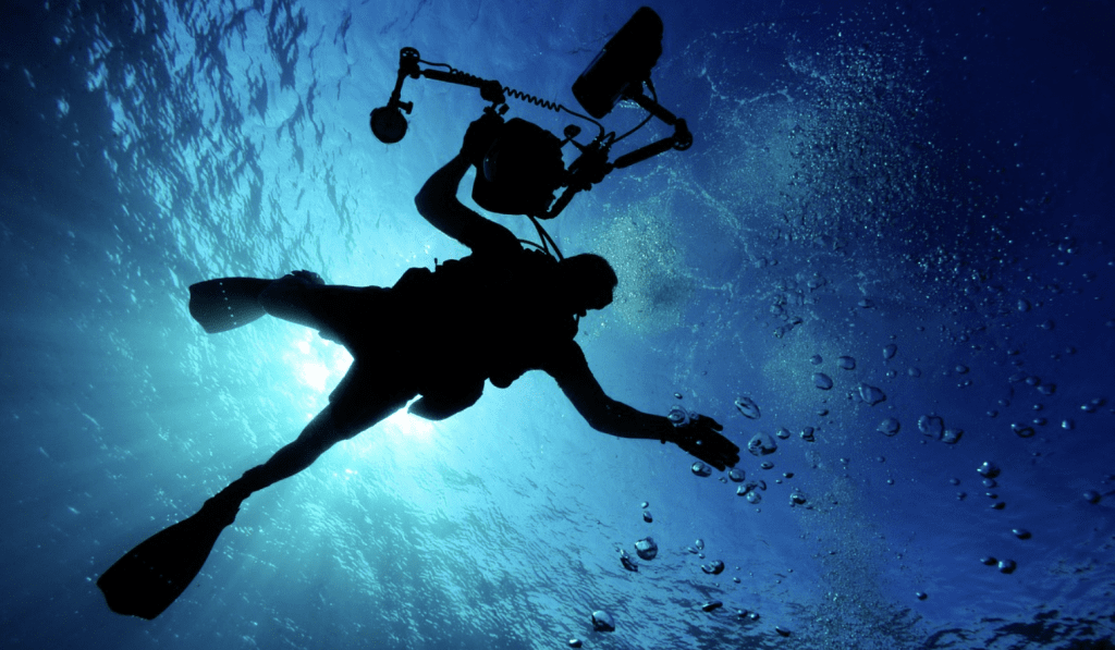 Намериха катарамите на коланите, с които е било завързано загиналото в Несебър дете