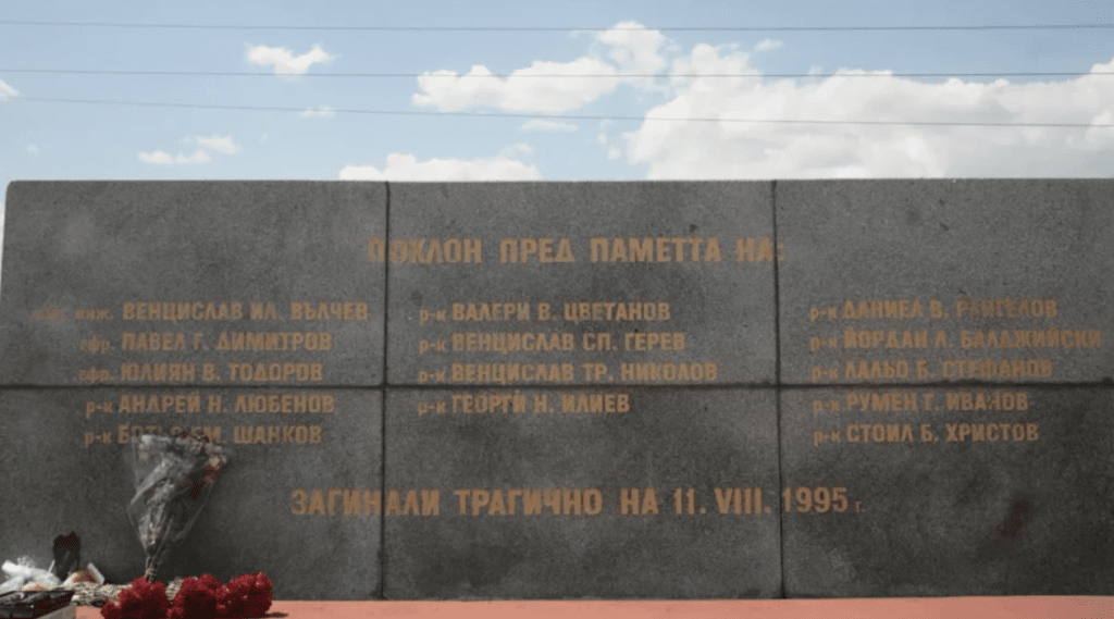 30 години след трагедията на Околовръстния път, причина за гибелта на 14 войници остава неизвестна