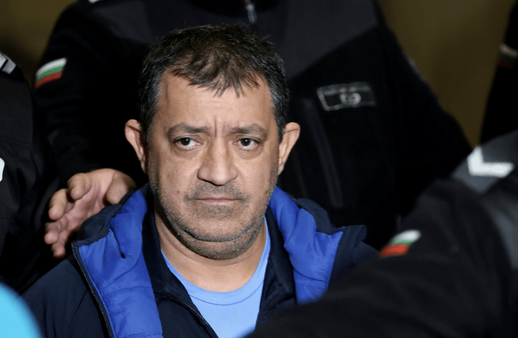 Олимпийският шампион Иван Иванов и синът му отиват на съд за подкуп