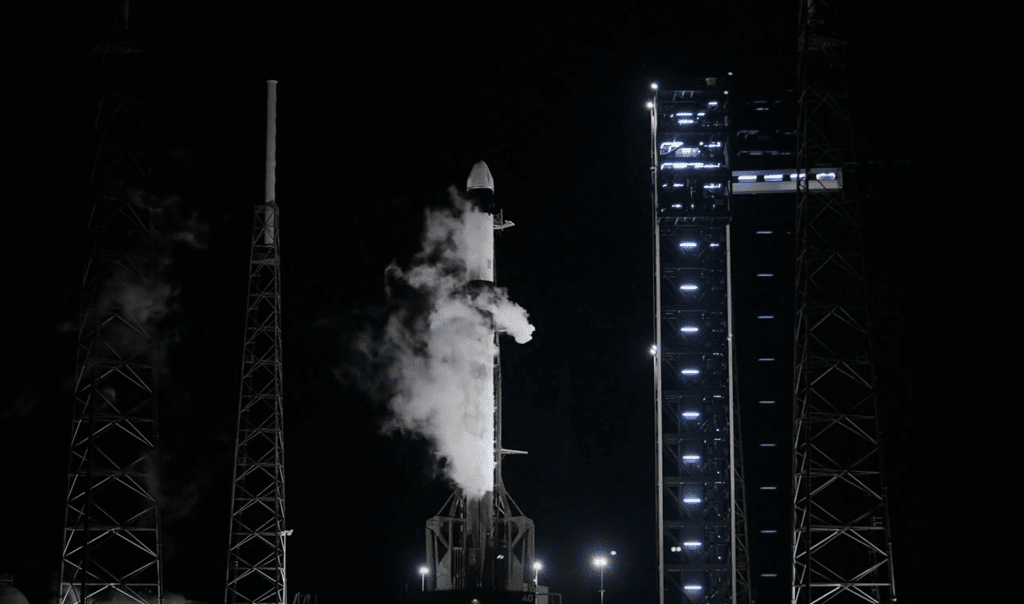 SpaceX изстреля нова мисия на космическия кораб Dragon за снабдяване на МКС