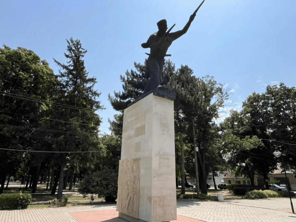 Паметникът на войводата Филип Тотю в Две могили е реставриран