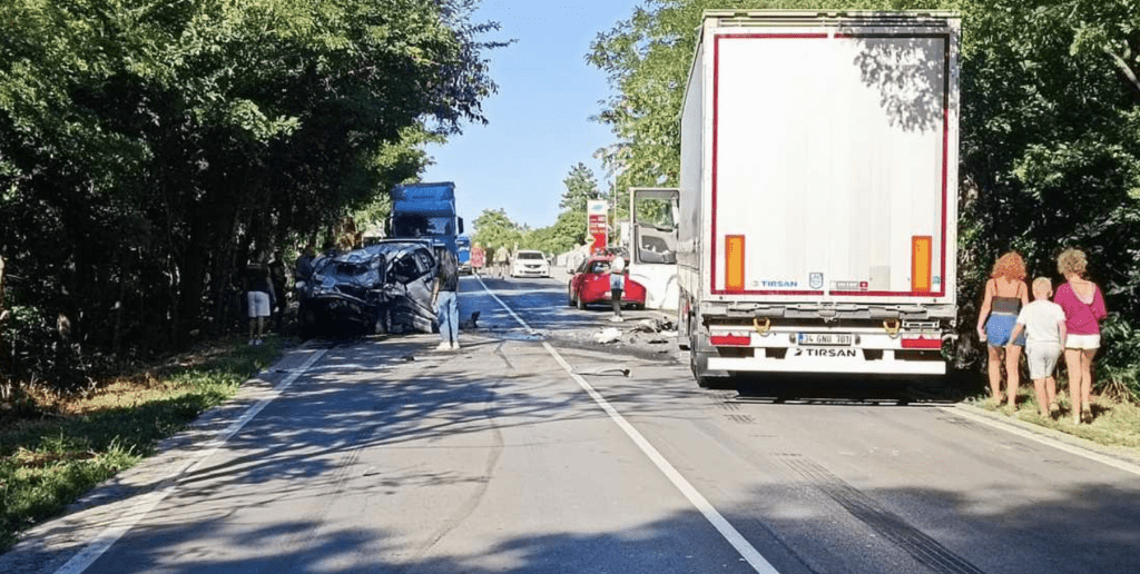 Тежка катастрофа край Бяла, загина шофьор на лек автомобил